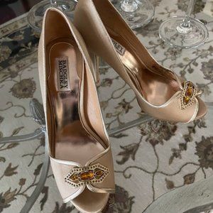 Elegant Badgley Mischka Gold Evening Peep Toe Pump 9M